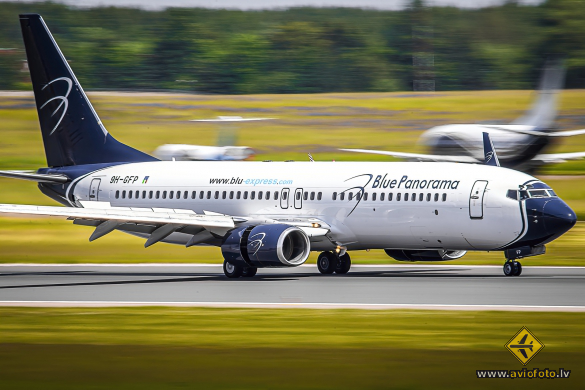 Boeing 737-89L